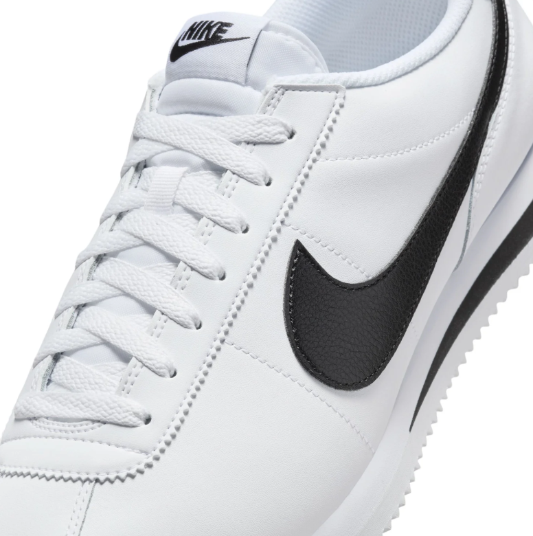 Nike White & Black Low-Top Sneakers