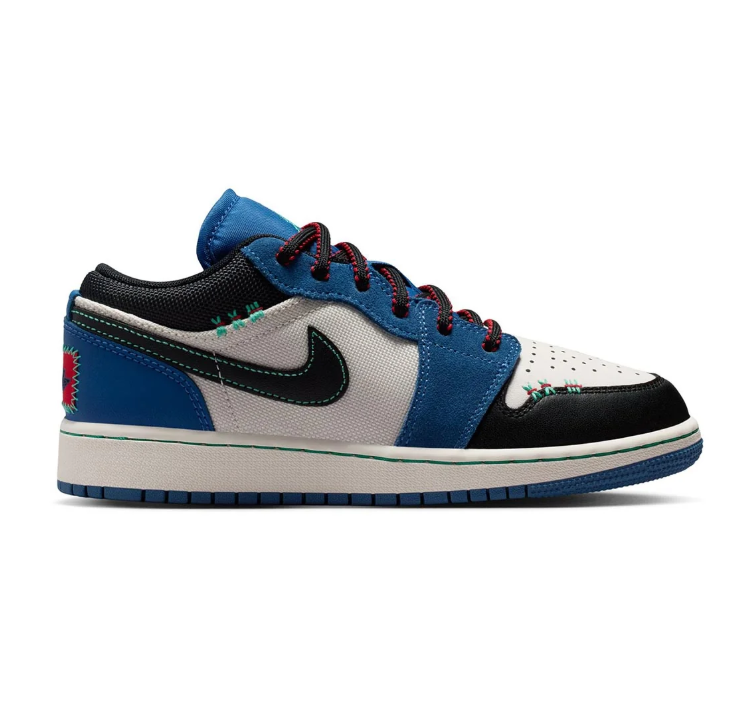 Nike Blue, White and Black Low-Top Sneakers with Contrast Stitching